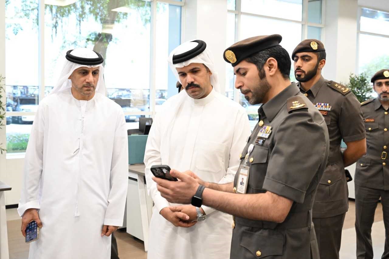 وفد من شئون الجنسية والجوازات والإقامة يزور الإدارة العامة للهوية وشئون الأجانب بدبي<